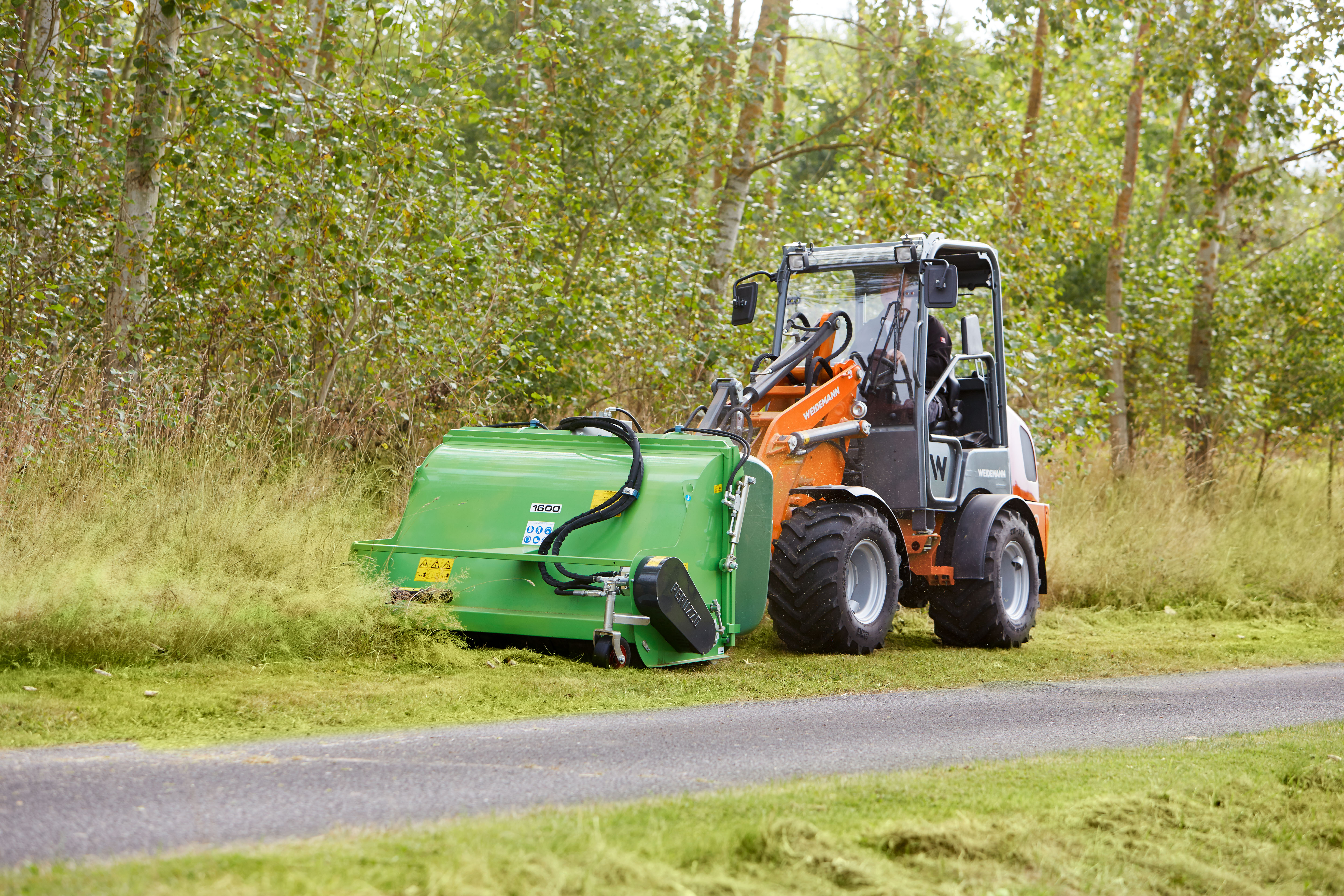 Weidemann Hoftrac 1380 in use