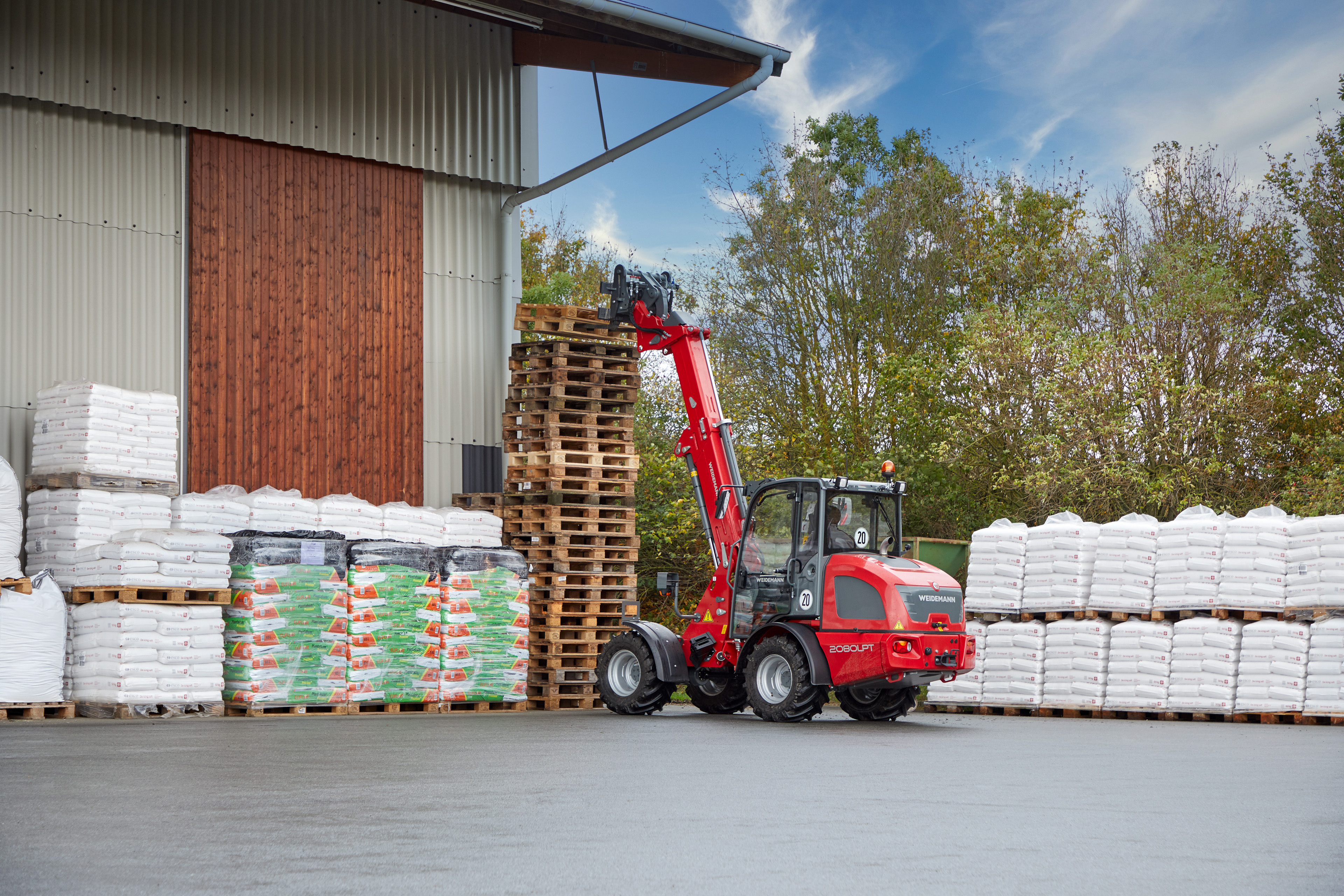 Weidemann tele wheel loader 2080LPT in use