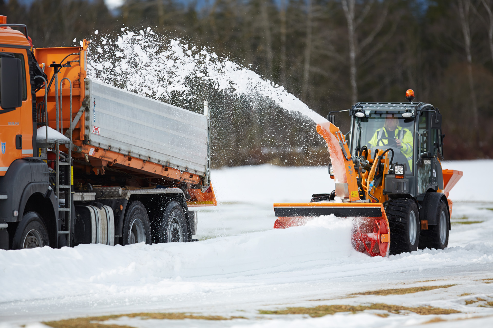 Camion MAN TGS pour service d'hiver avec lame de chasse-neige