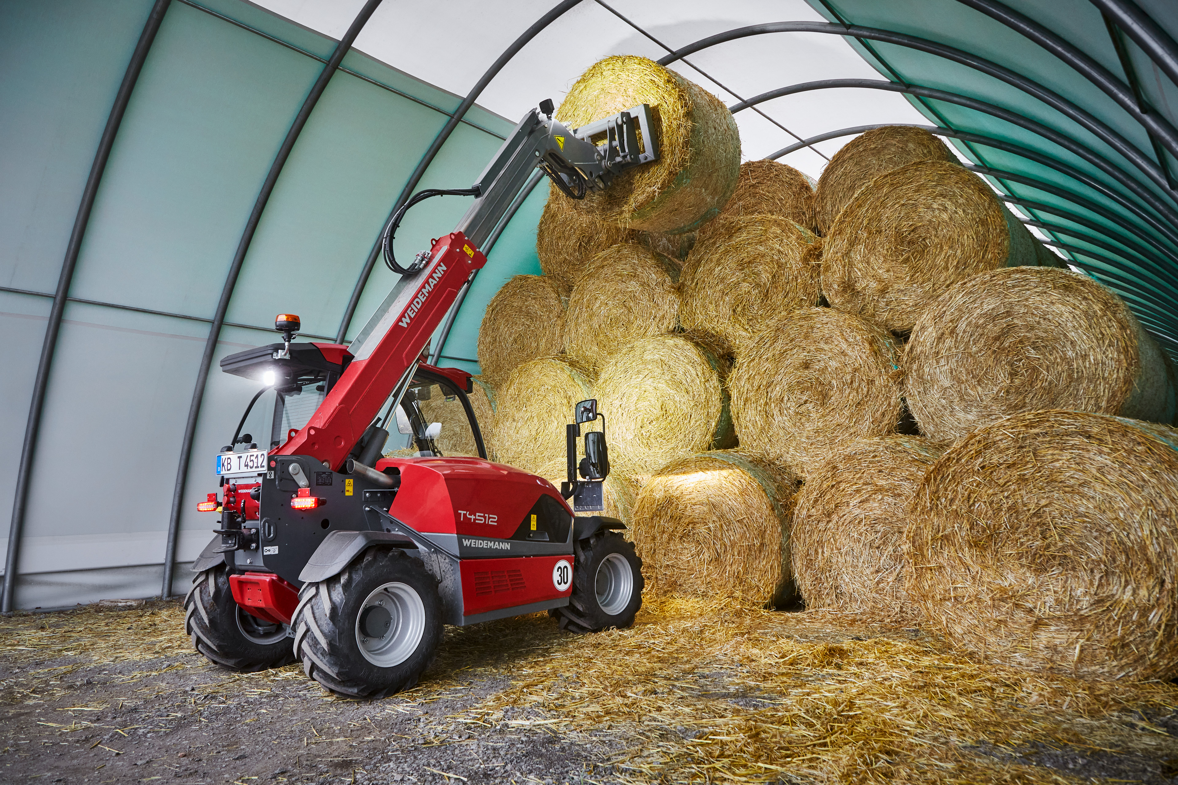 Weidemann telehandler T4512 in use
