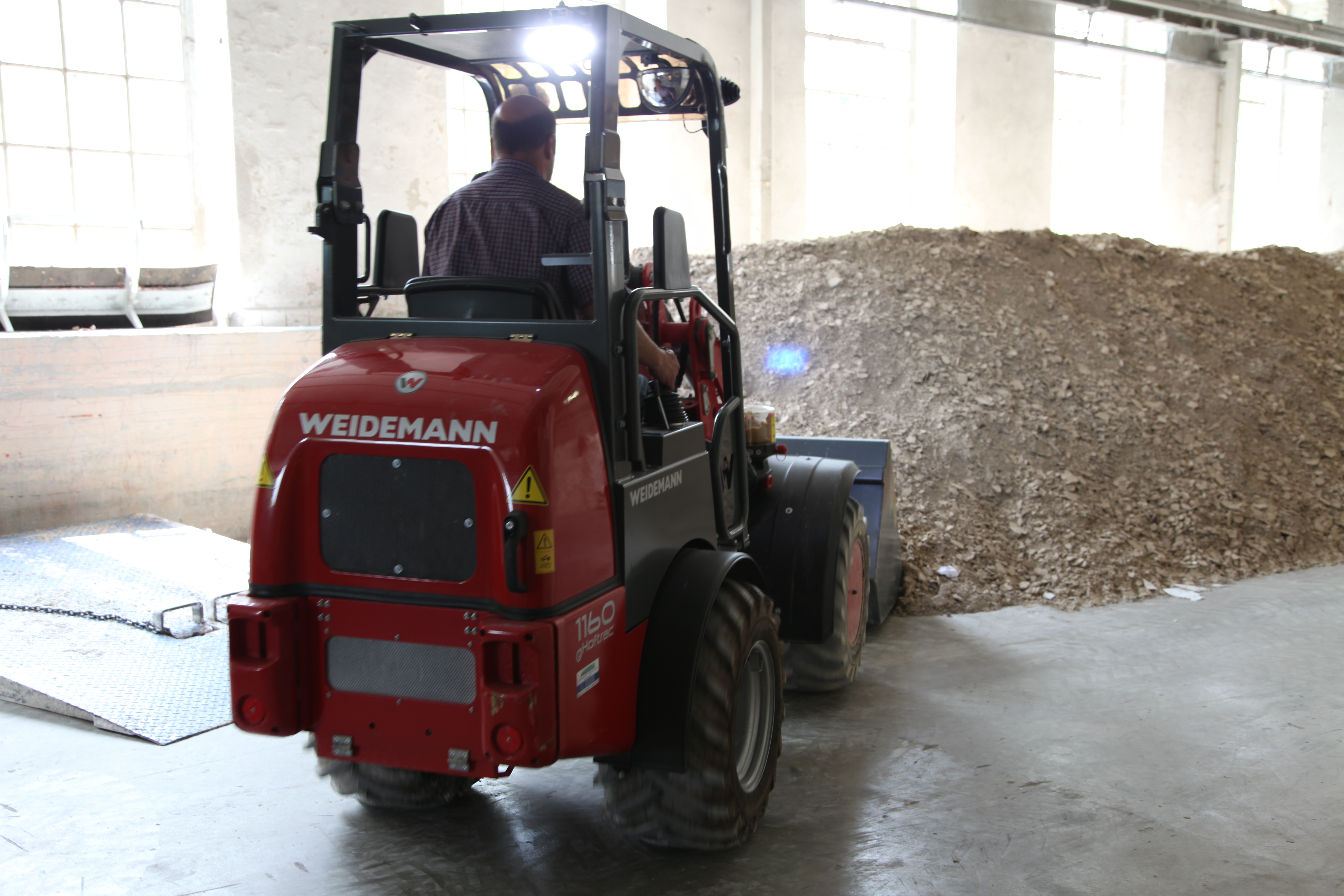 Weidemann 1160 eHoftrac in use