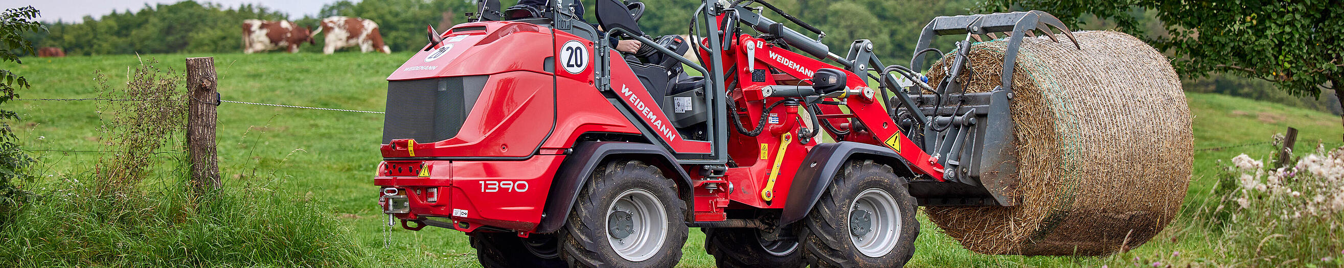 Weidemann Hoftrac 1390 overhead guard in use with fork and grab