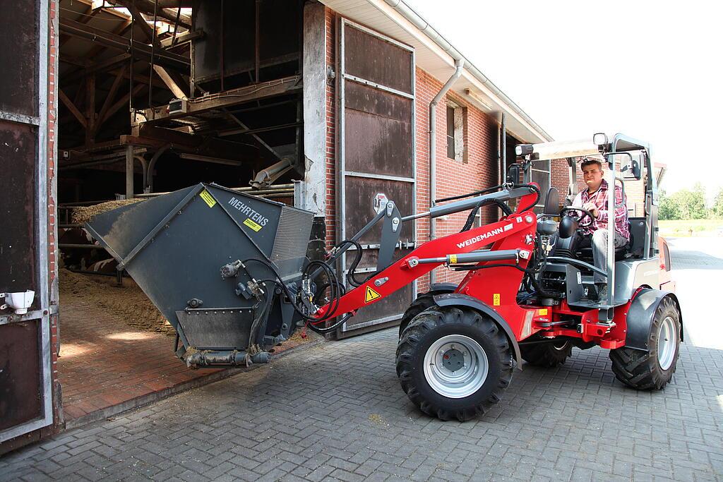IMG_9094.JPG Weidemann Hoftrac 1370 im Einsatz