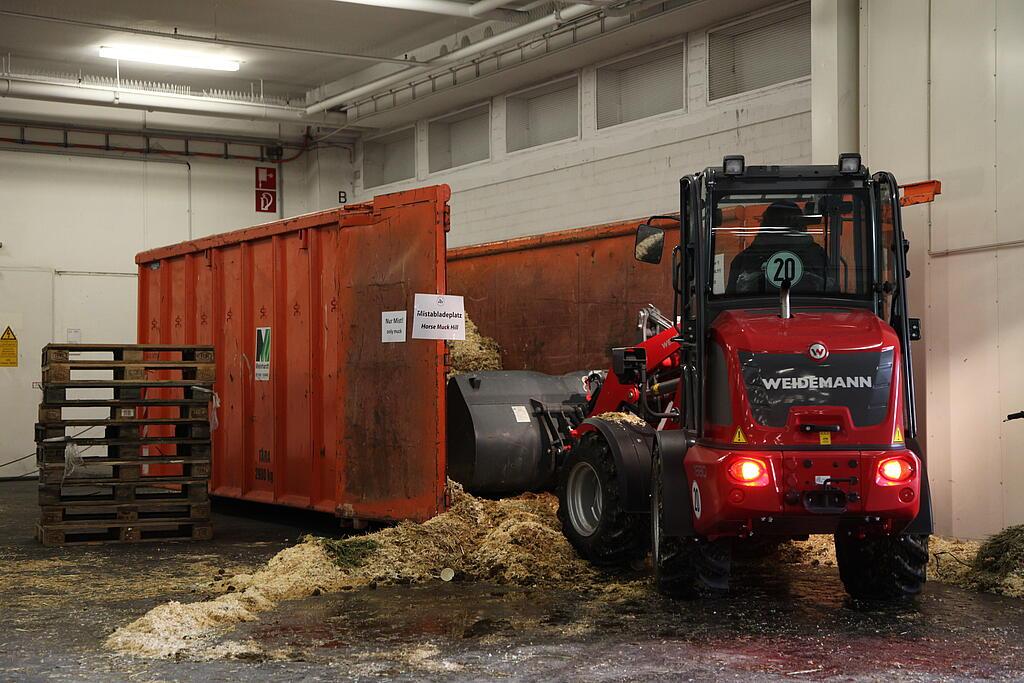 030.JPG Weidemann Hoftrac 1880 im Einsatz