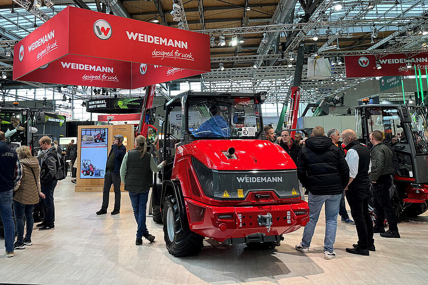 Weidemann Messestand, Maschinen und Personen