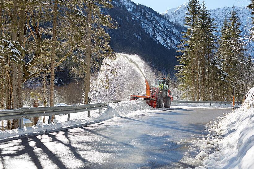 Weidemann Radlader mit Schneefräse im Wintereinsatz