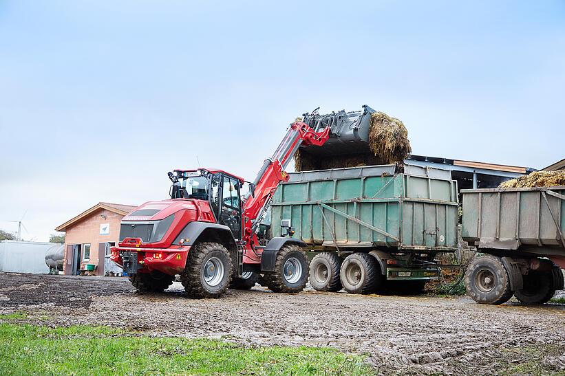 Weidemann telescopic wheel loader 9580T in action