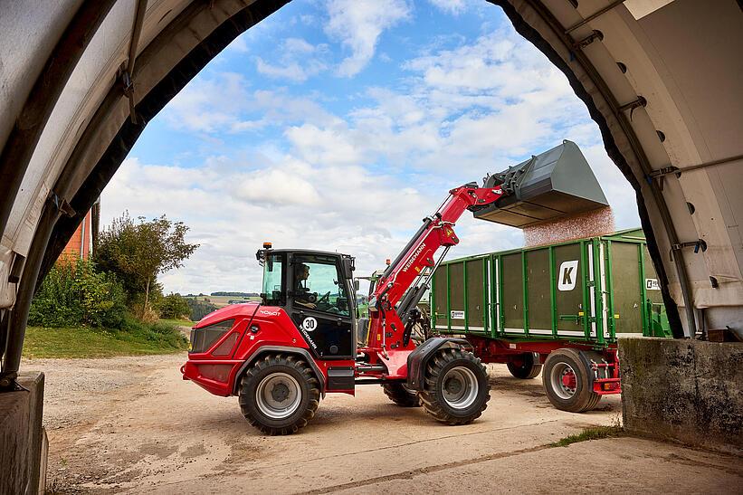 Weidemann Teleskopradlader 4060T mit Leichtgutschaufel auf einem landwirtschaftlichen Betrieb im Einsatz
