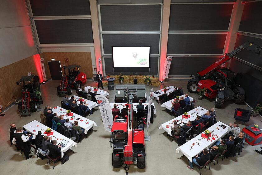 Weidemann Werkstattleitertagung in der Schulungshalle