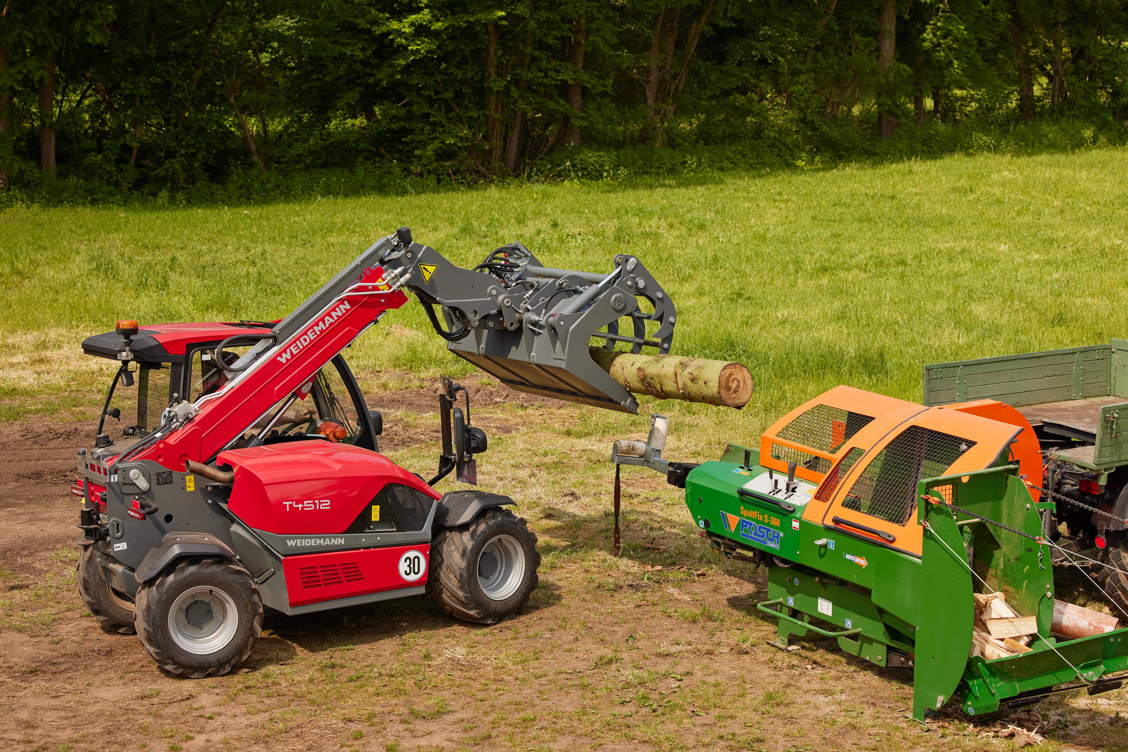 Weidemann telehandler T4512 in use