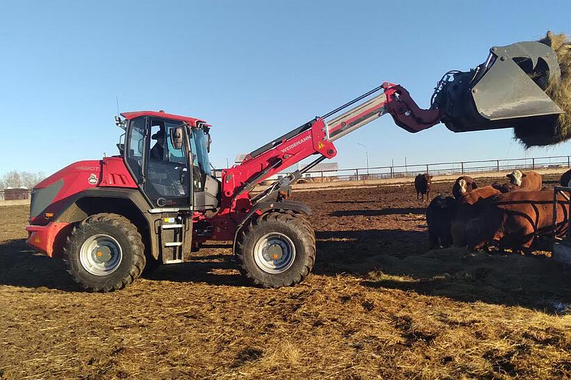 Weidemann 9580T telescopic wheel loader in action