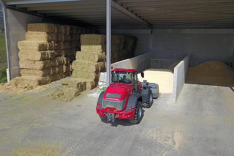 Weidemann Teleskopradlader 9580T im Einsatz am Strohlager