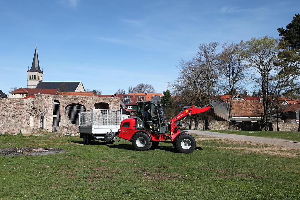 20150421_Bauhof_Gehren_1_040.JPG Weidemann chargeuse sur pneus CX80 en action