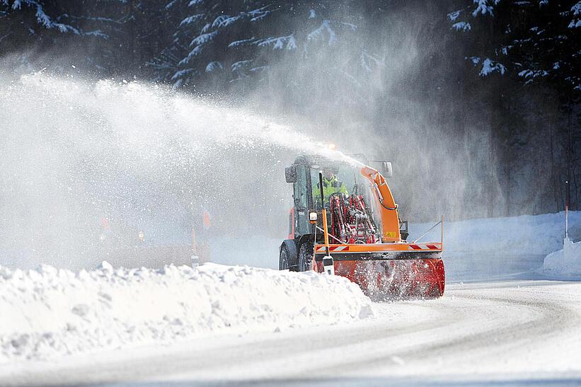 Weidemann Radlader mit Schneefräse im Wintereinsatz
