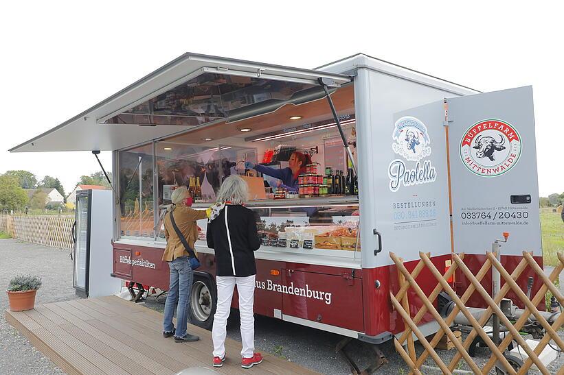 Verkaufswagen draußen mit Büffelmozarella