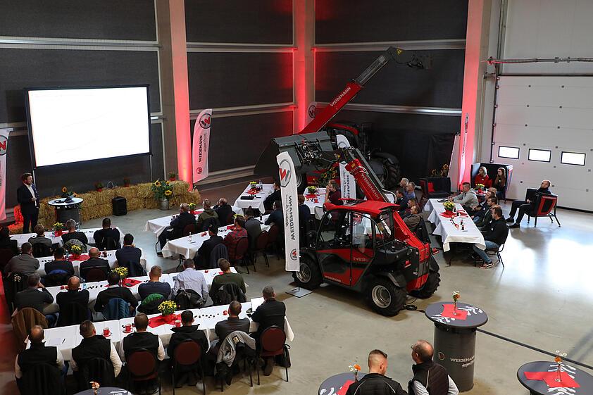 Weidemann Werkstattleitertagung in der Schulungshalle