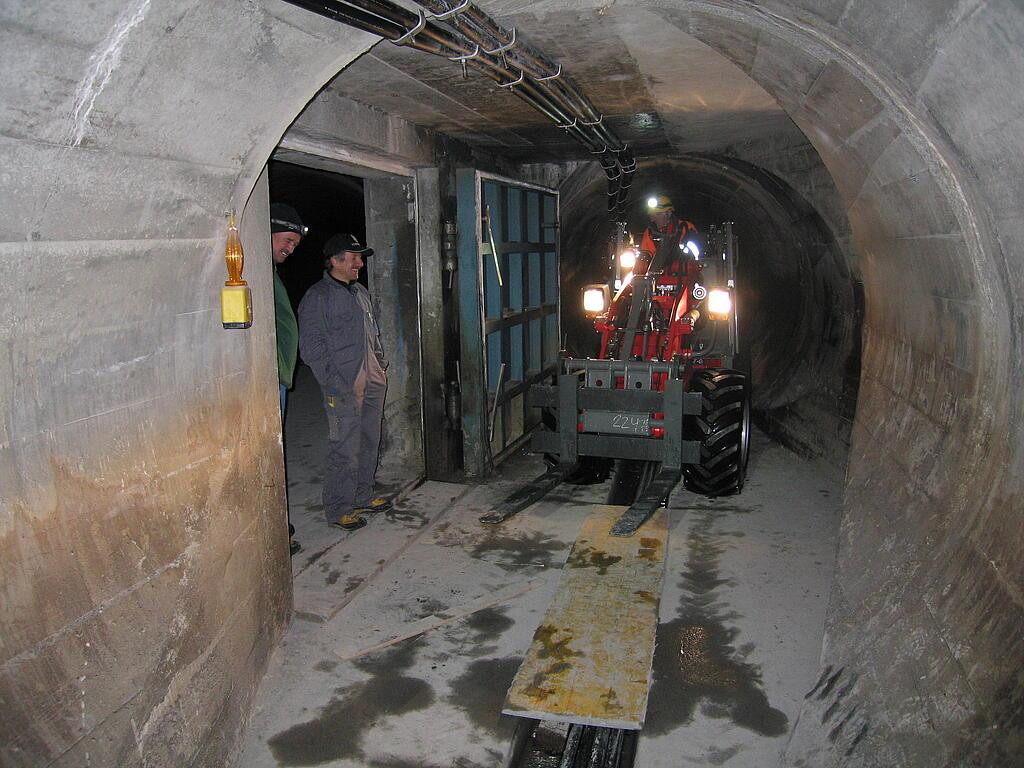 Stauni_Weisstannen_Gigerwald_001__15_.JPG Weidemann Hoftrac 1280 im Einsatz
