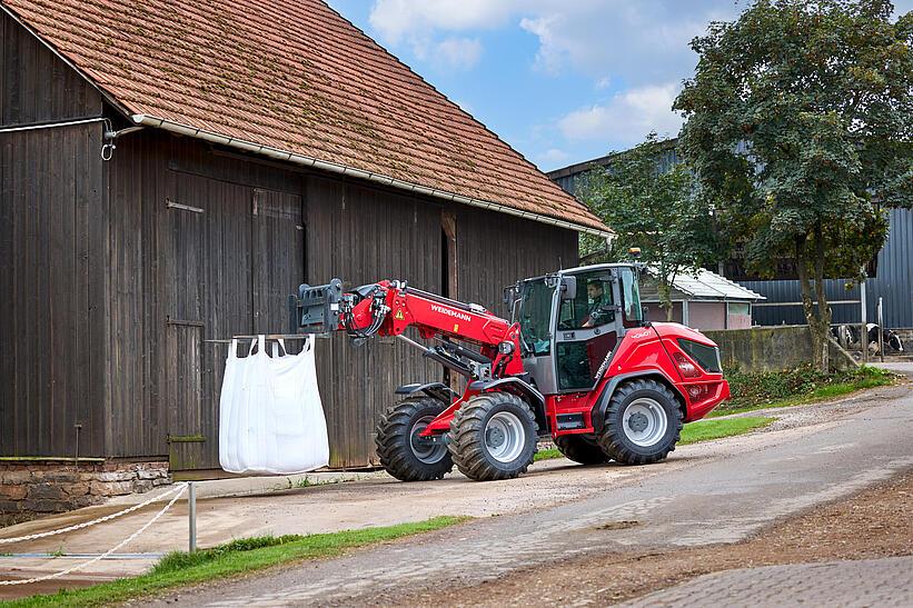 Weidemann Teleskopradlader 4060T mit Palettengabel auf einem landwirtschaftlichen Betrieb im Einsatz