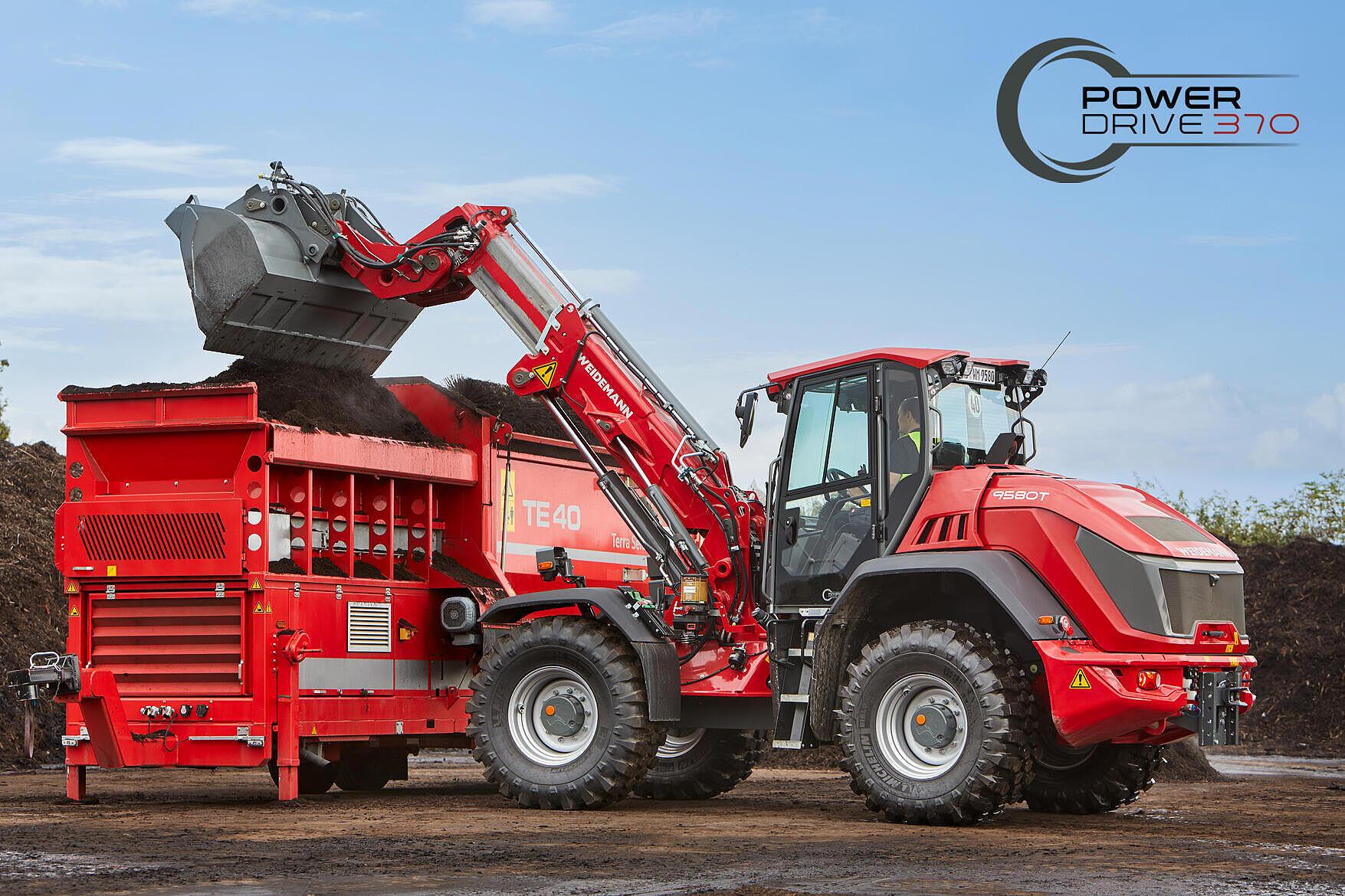 Ładowarka kołowa teleskopowa Weidemann 9580T i logo Power Drive