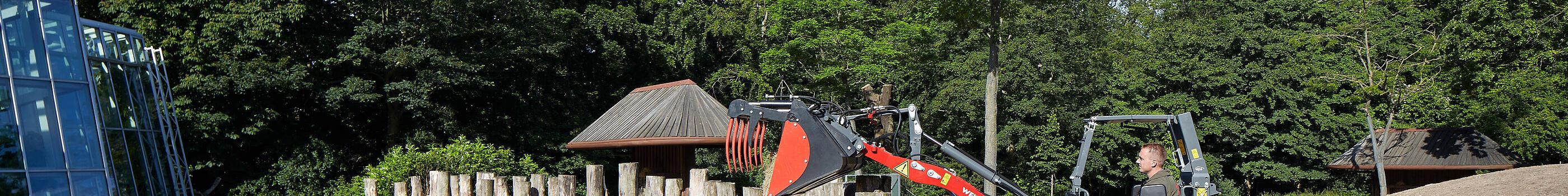 Weidemann Hoftrac 1160e in use