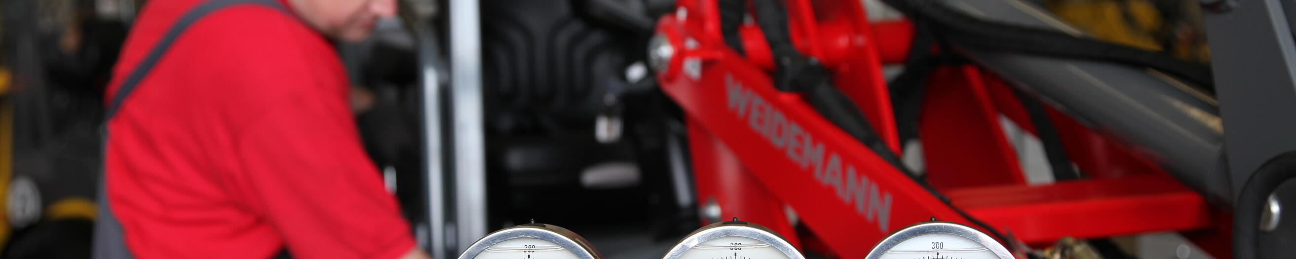 Weidemann employees in the final control 