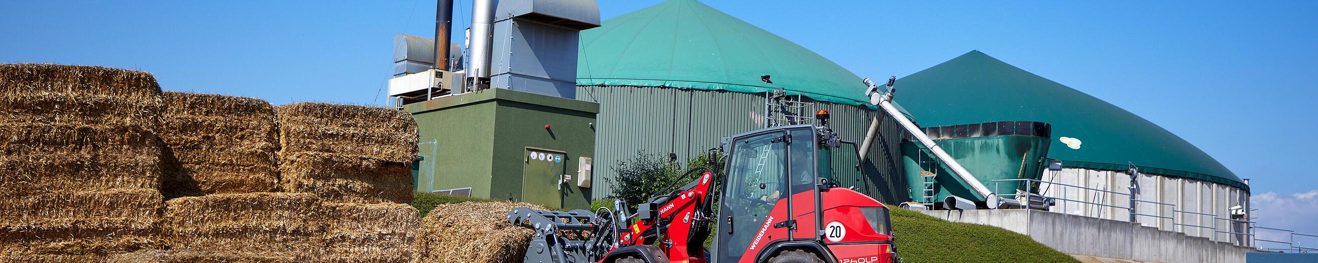 Hoftrac 1260LP de Weidemann en acción con cuchara de agarre