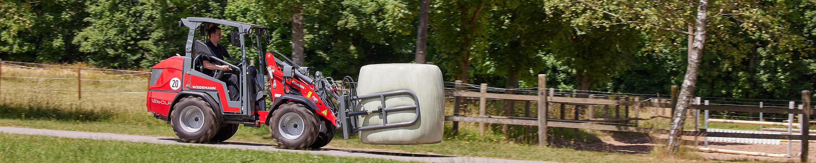Weidemann Hoftrac 1260LP in use