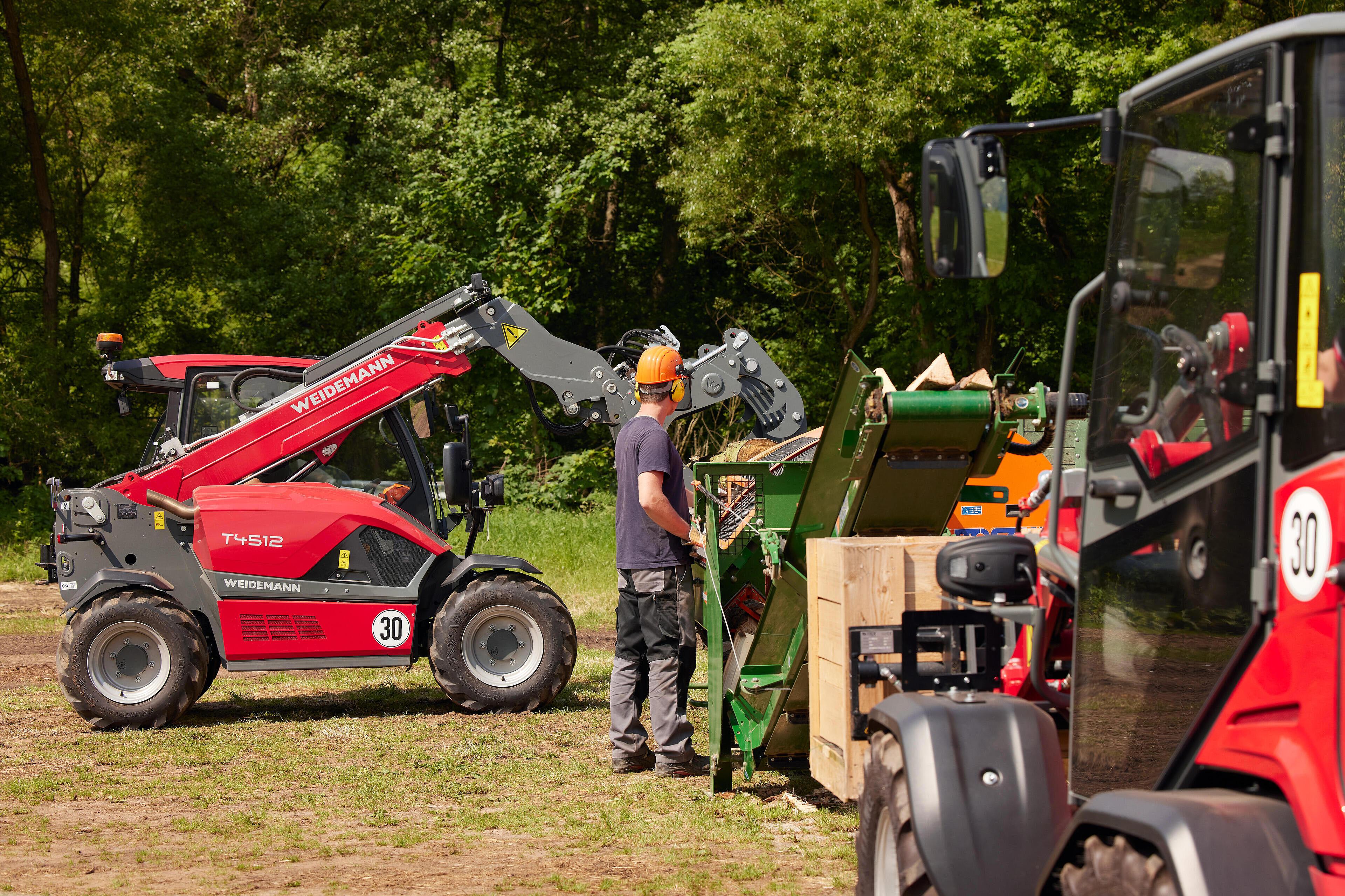 Weidemann telehandler T4512 in use