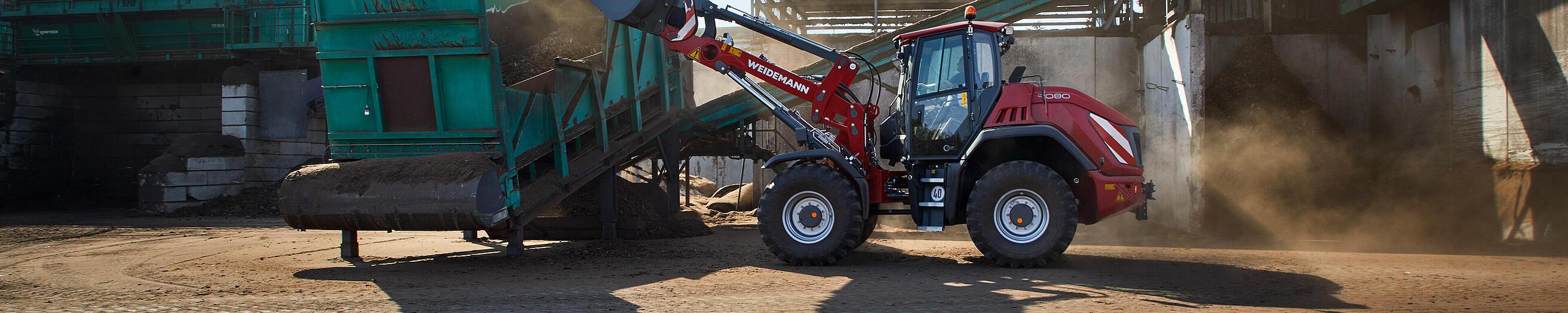 Cargadora sobre ruedas 9080 de Weidemann en acción