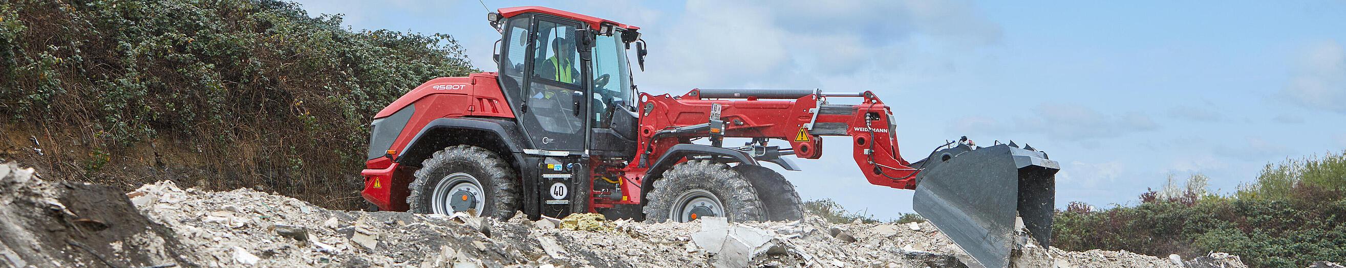 Weidemann tele wheel loader 9580T in use